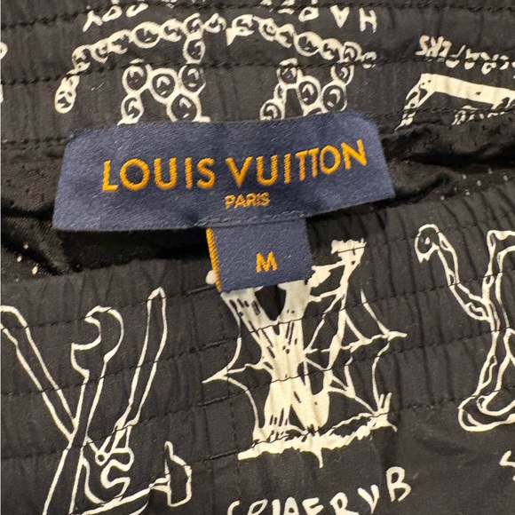 Louis Vuitton LV Cartoon Board Trunks - Picture 2 of 7